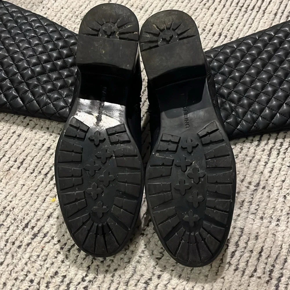 Adrienne Vittadini quilted boots size 8.5 in black